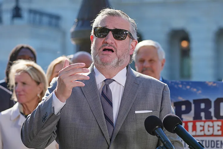 College sports overhaul bill clears early hurdle